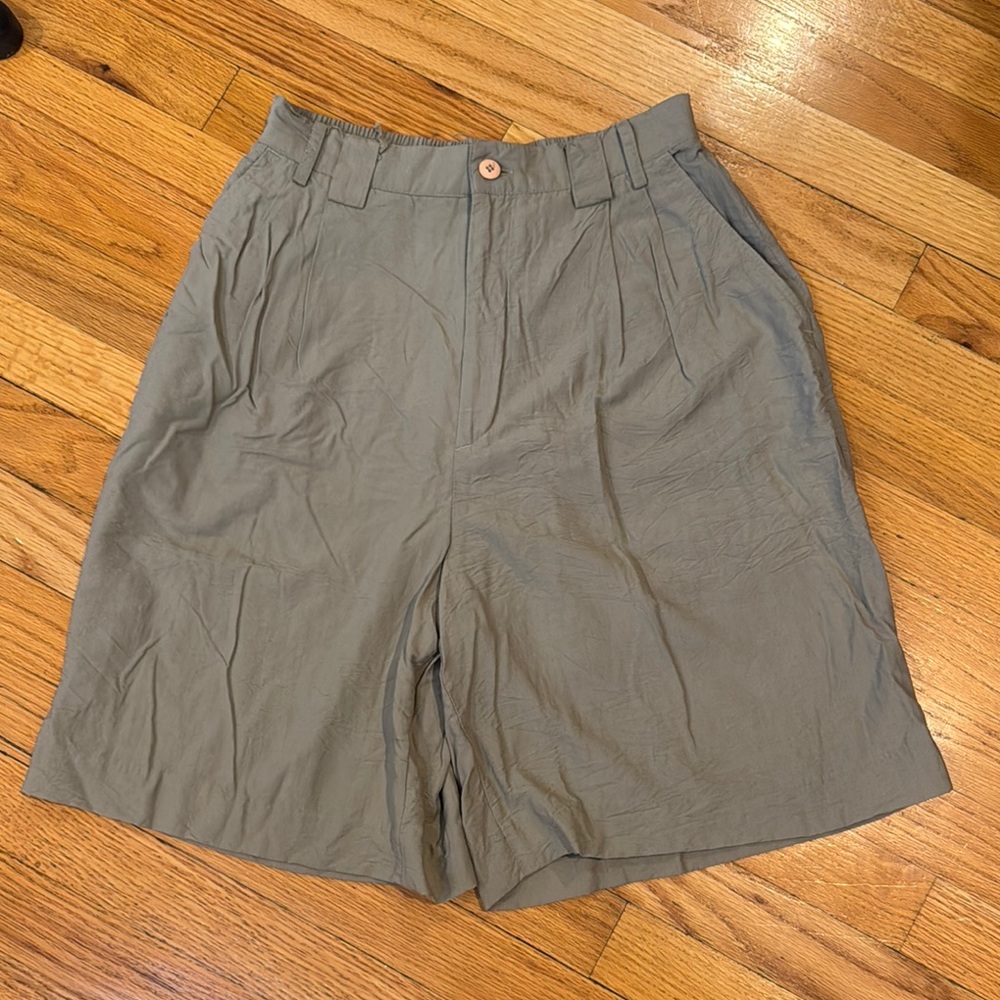 Vintage Jean Bell Golf Shorts Khaki pleat front, elastic back waistband sz 8